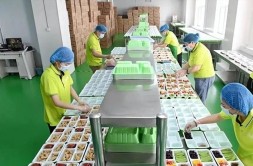 经开区围绕培育“区域性食品加工基地、预制菜产业基地、乳制品加工基地、农产品进出口加工基地”4个特色基地，加快建设食品加工园区。